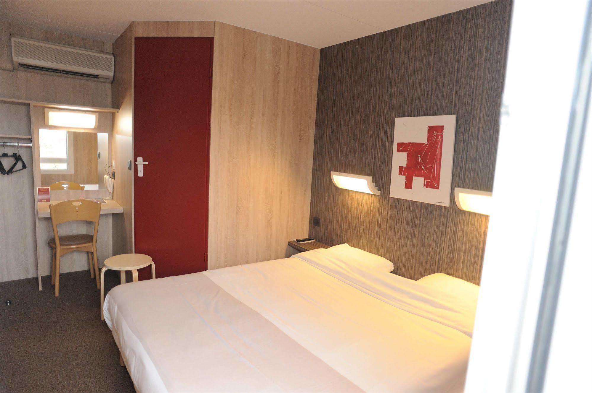 Hotel 4 Saisons Onet-le-Château Exteriör bild