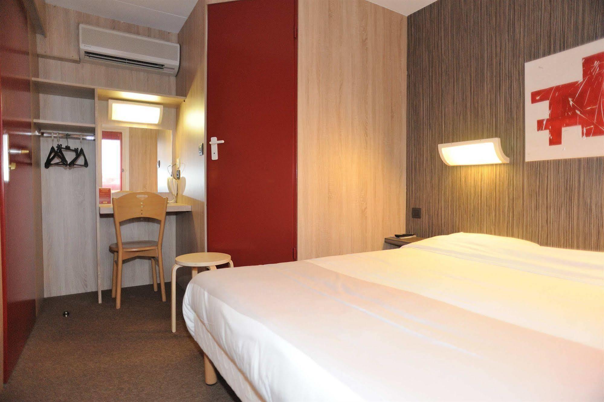 Hotel 4 Saisons Onet-le-Château Exteriör bild