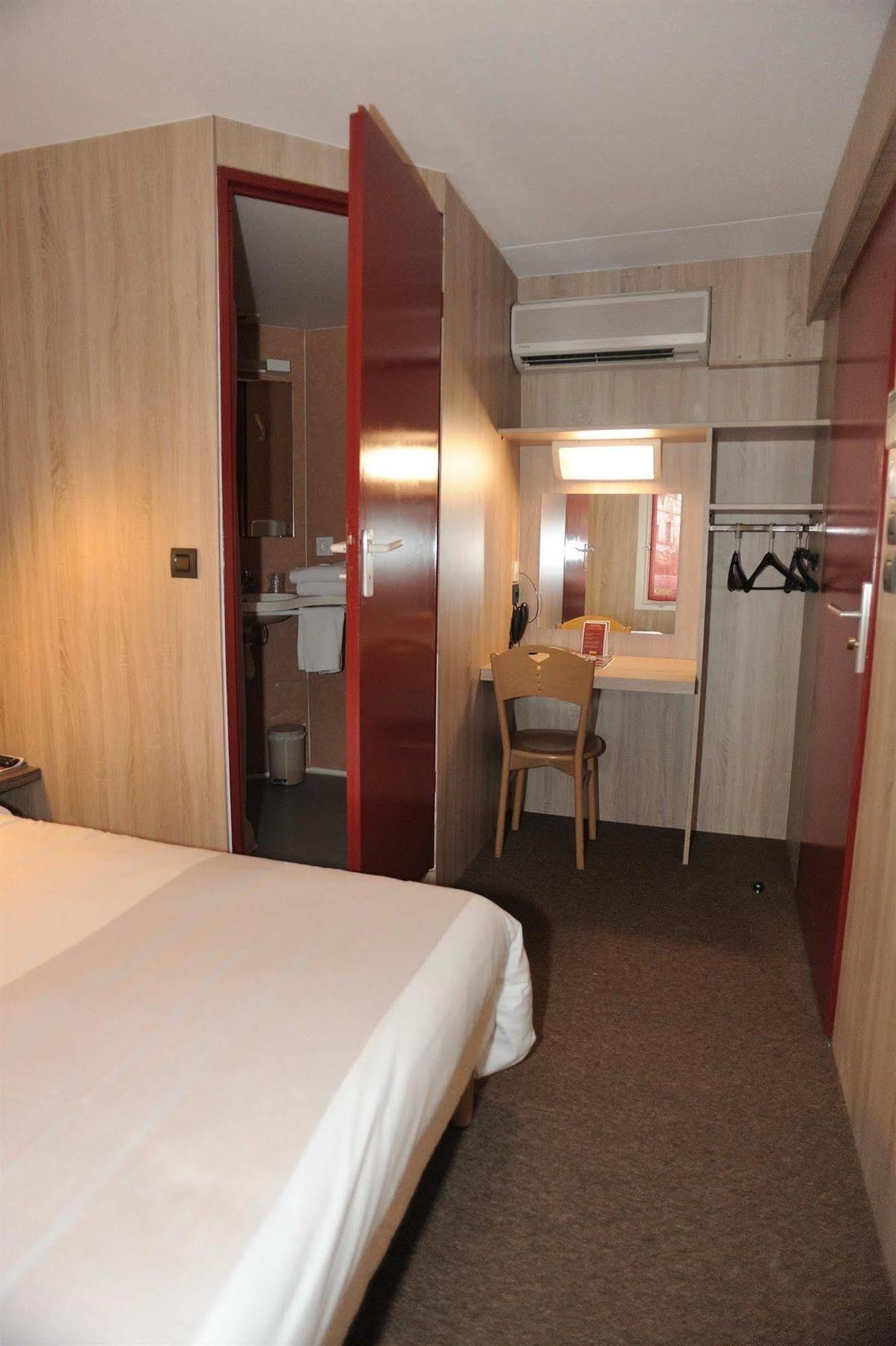 Hotel 4 Saisons Onet-le-Château Exteriör bild